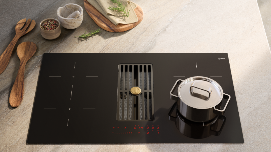 ilve induction hob with saucepan